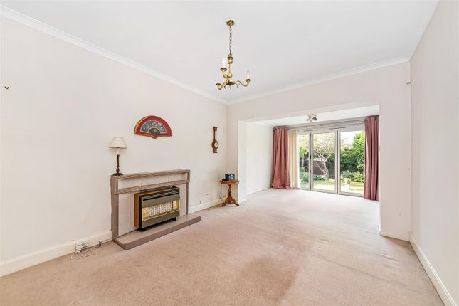 8, Barrow Avenue, Carshalton photo 4