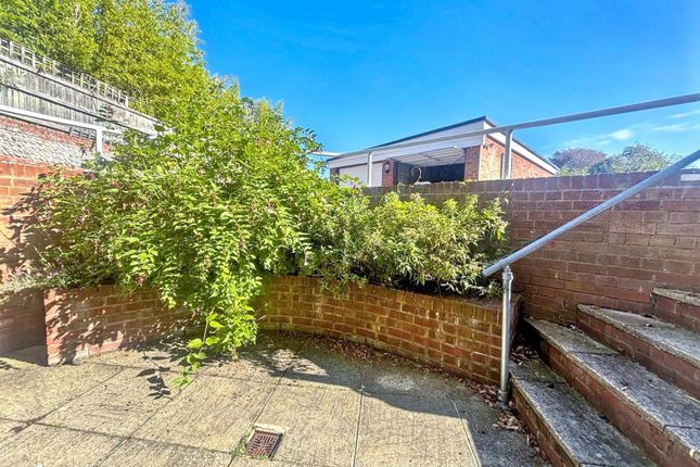 1, Broad Oaks, 32 Silverdale Road, Eastbourne photo 2