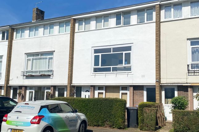 Thumbnail Town house to rent in Heronswood Road, Welwyn Garden City