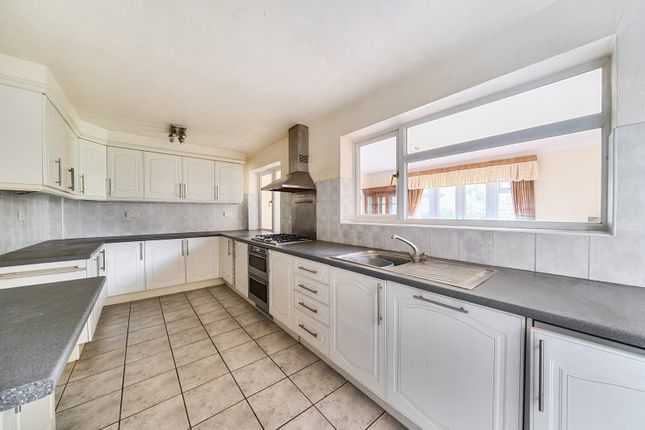 51, Minsterley Avenue, Shepperton photo 3