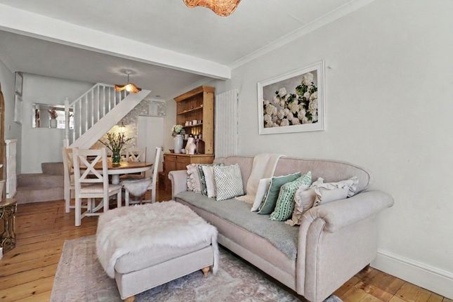 41 Southbank, Thames Ditton photo 2