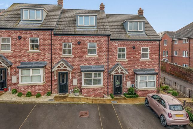 Town house for sale in St. Johns Avenue, Wakefield, West Yorkshire