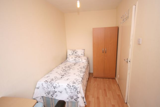 Flat 22 Aitham House, 4, Copenhagen Place, LONDON photo 4