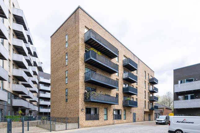 Thumbnail Flat for sale in Dalston Lane, Hackney