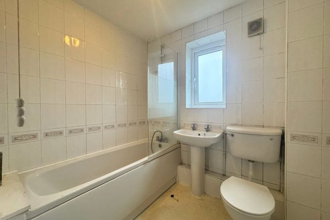 343, Express Drive, Goodmayes photo 5