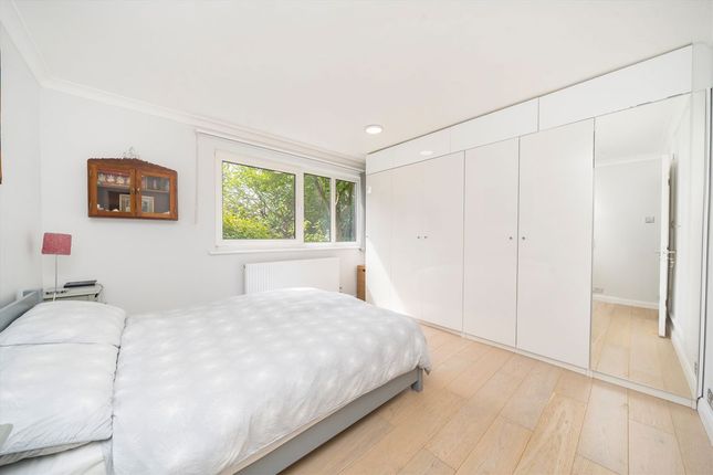 Flat 18, Oakhill Court, Edge Hill, London photo 4