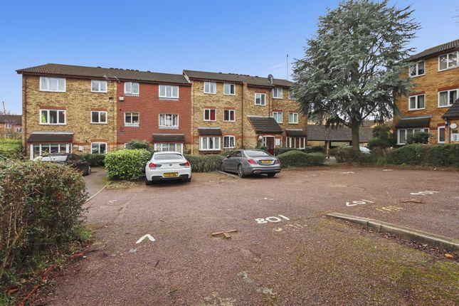 Thumbnail Flat for sale in Greenway Close, London
