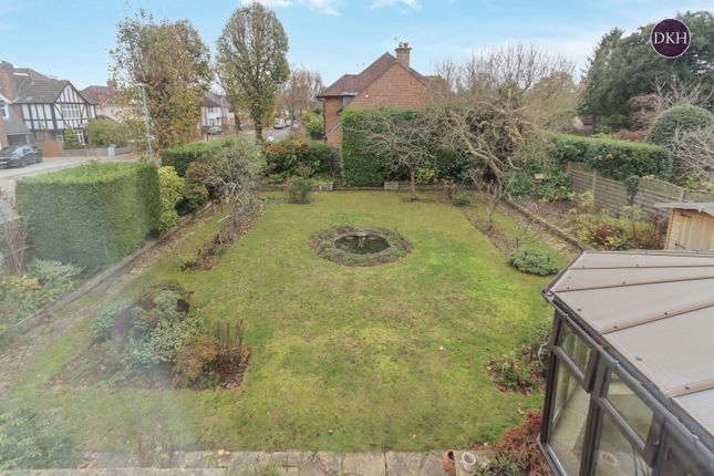 105, Cassiobury Drive, Watford photo 4
