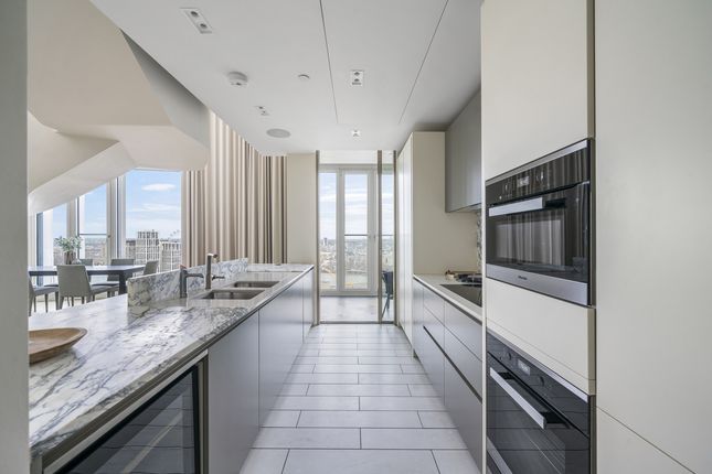 Flat to rent in South Bank Tower, London