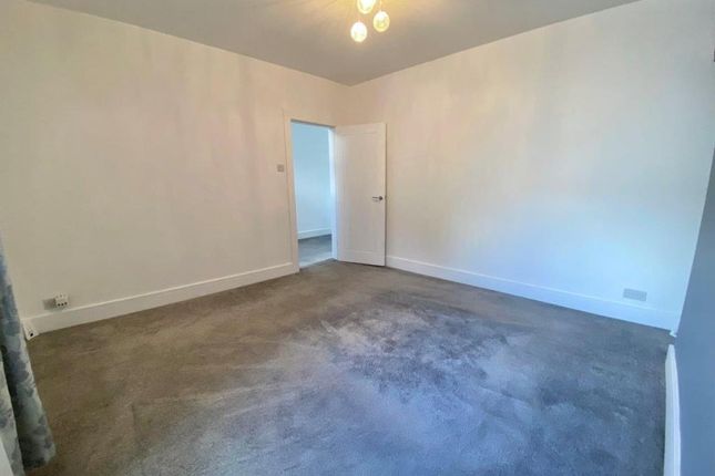 Flat to rent in Victoria Road, Torquay