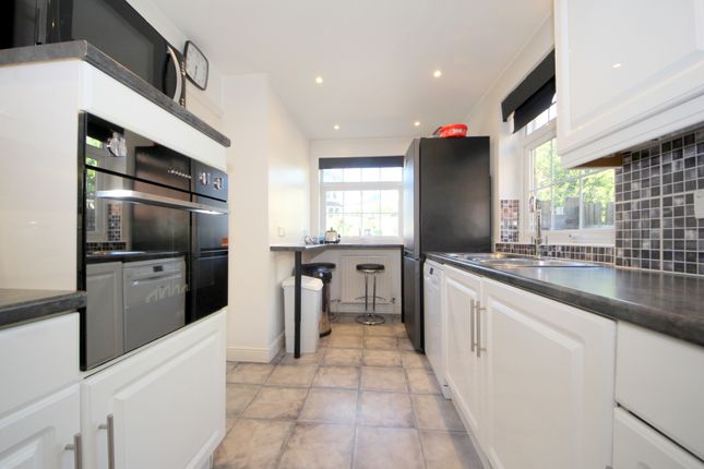 59b, Quakers Lane, Potters Bar photo 4