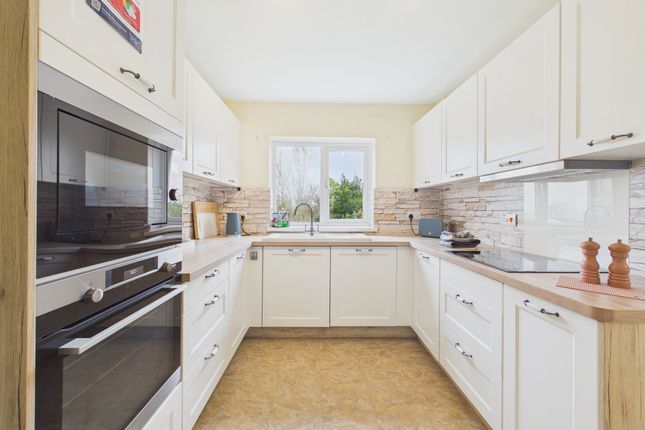 13 Strawberry Gardens, Tenby photo 2