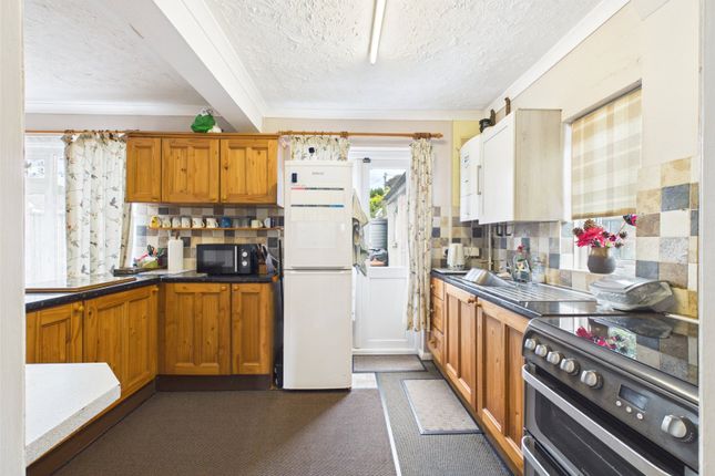 46, Drake Gardens, Devon photo 4