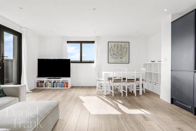 Flat 13, Aubrey House 165H, High Road, Loughton photo 4