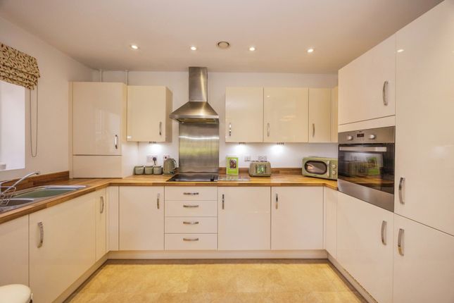 20, Oasthouse Drive, Waterlooville photo 2