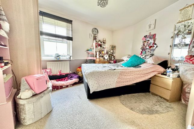 Property for sale in Gresley Drive, Braintree