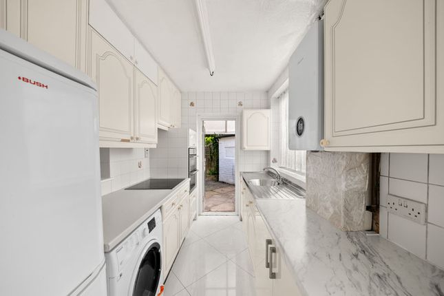 314 Carr Road, Northolt photo 4