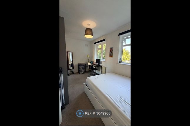 B Brandram Road, London photo 4