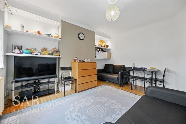 18 Greenway Gardens, Greenford photo 4