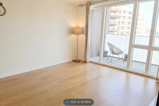 2-bed flat on Regal Walk, Bexleyheath, £2,200/mo