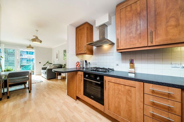 Evan Cook Close, London photo 4