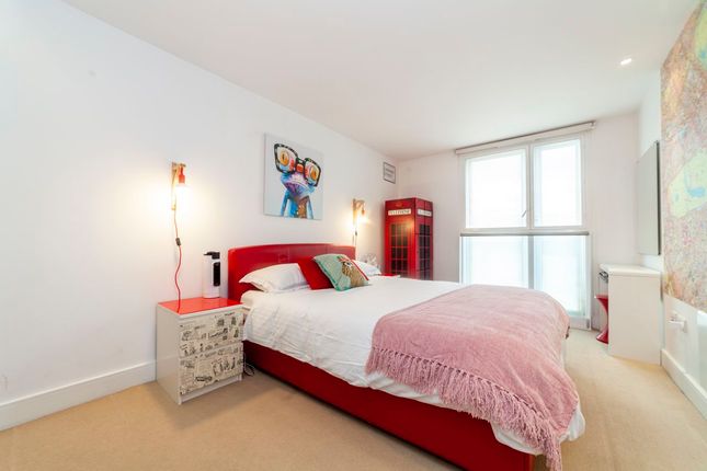 Thumbnail Flat to rent in East Lane, London