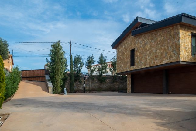 Detached house for sale in Street Name Upon Request, Barcelona, Es