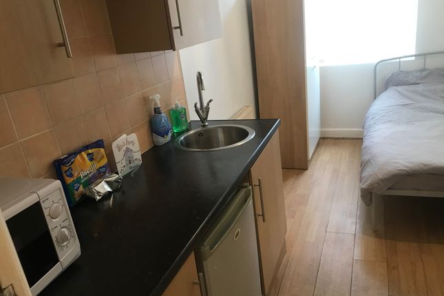 28, 28 Burton Avenue bedroom 2, Balby, Doncaster  photo 2