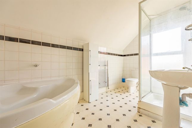 Flat for sale in Carlton Avenue, Westcliff-On-Sea