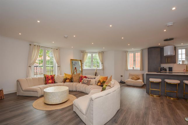 66, Vaughan Williams Way, Brentwood photo 2