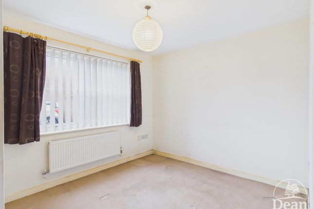 22, Rosedale Court, Cinderford photo 3