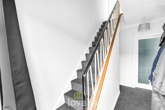 17, Pretymen Crescent, New Waltham photo 4