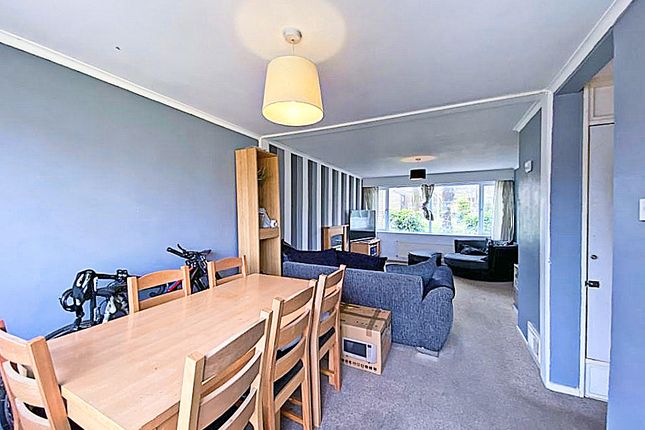 38, Carmarthen Close, Farnborough photo 2