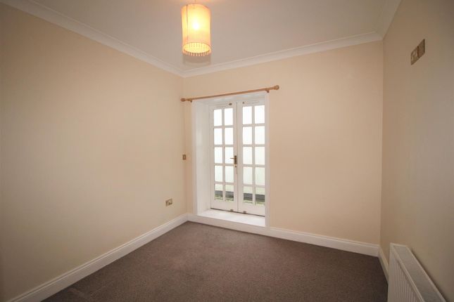 Flat to rent in West Street, Poole