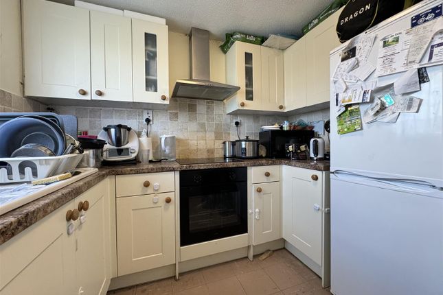 Flat for sale in Queen Mary Court, Queen Mary Avenue, East Tilbury