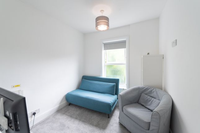 8, Thackeray Road, Southampton photo 3
