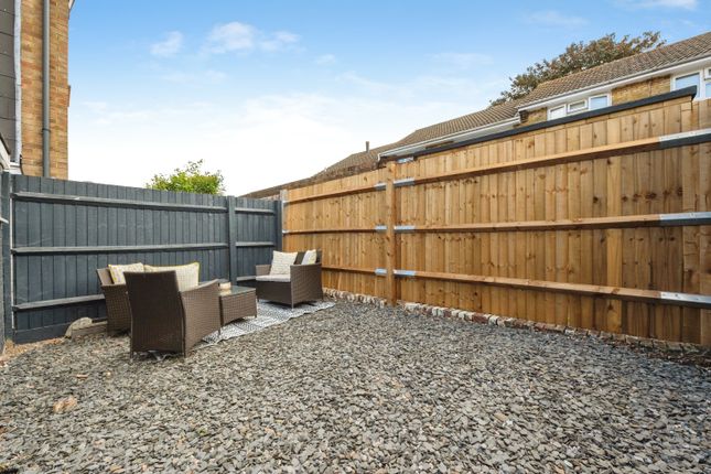 122, Mackenzie Way, Gravesend photo 3