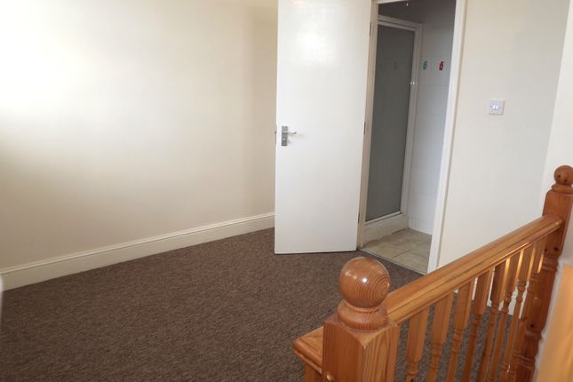 27, Hove photo 3