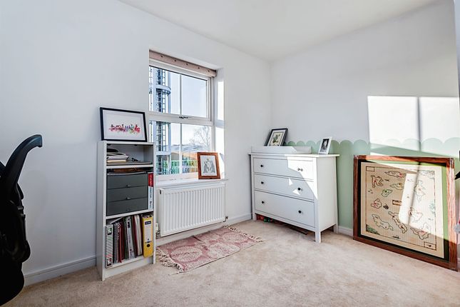 Flat for sale in Smith Court, Wallingford