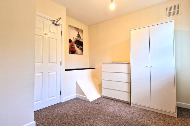 Thumbnail Room to rent in Eaton Green Road, Luton
