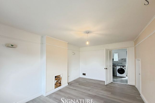 28 Dupont Gardens, Leicester photo 2