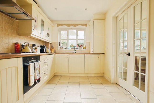 6, The Avenue, Sutton Scotney photo 2