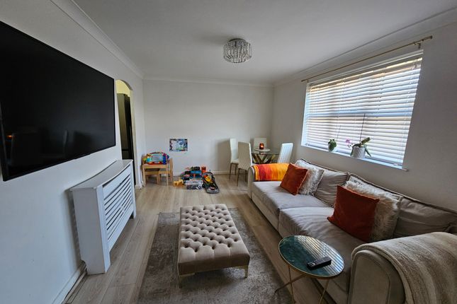 Flat 12, Luton photo 2