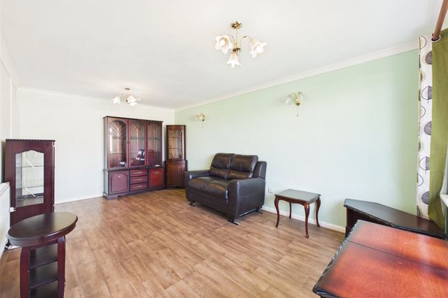 16, Fern Lawn, Gloucester photo 3