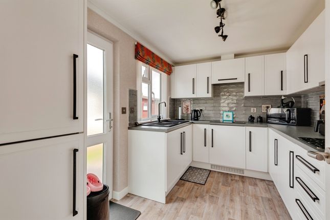 44, Helsby Park Homes, Chester Road, Frodsham photo 4