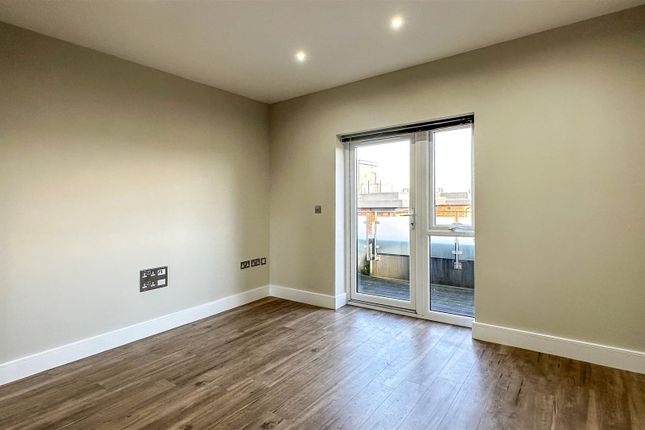 7, Cypress Court, Uxbridge Road photo 4