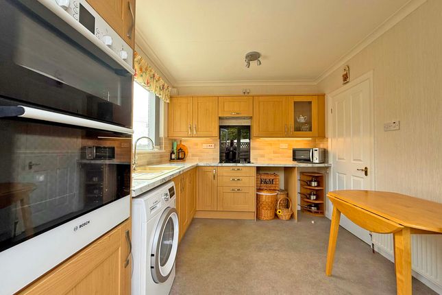 37, Burniston Gardens, Scarborough photo 3