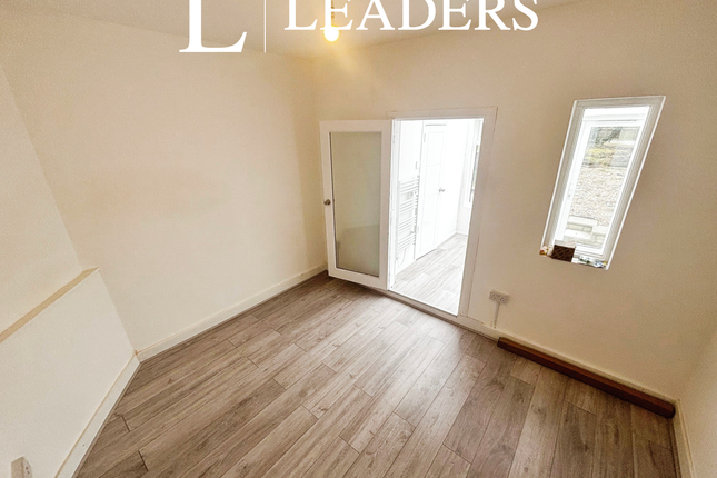 Room 2, 62, Priory Crescent, Southend-on-Sea photo 3