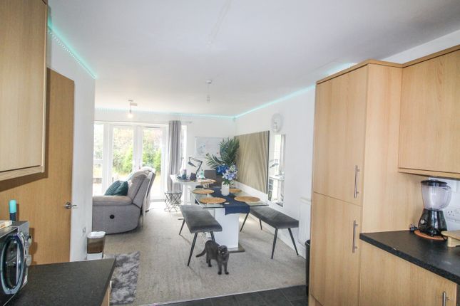 33, Hawthorn Close,, Keighley photo 2