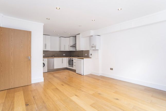 Flat to rent in Holloway Road, London